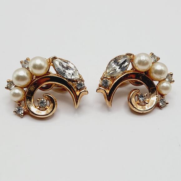 Vintage Crown Trifari Clip Earrings, Faux Pearls & Clear Rhinestones, Gold Tone - Picture 11 of 13